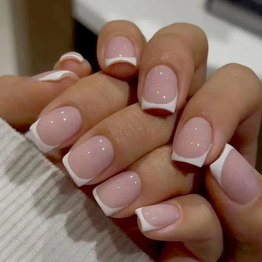 24 Square Short Nails + 1 Nail File + 1 Piece of Jelly Glue